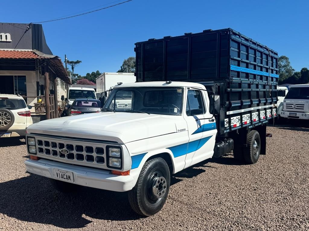 Ford F4000 - 83/84 2