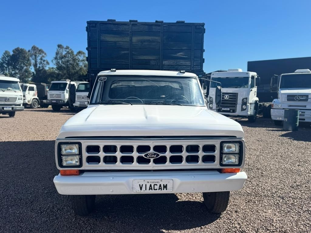Ford F4000 - 83/84 3