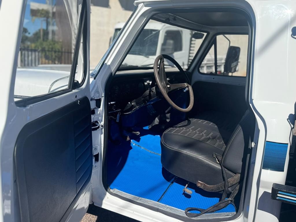Ford F4000 - 83/84 6