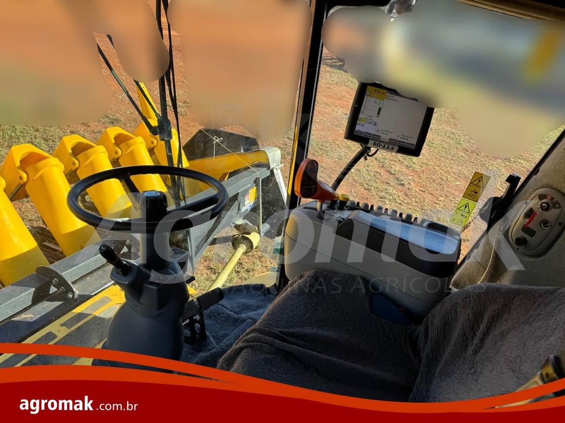 New Holland CR5.85 - 18/18 15