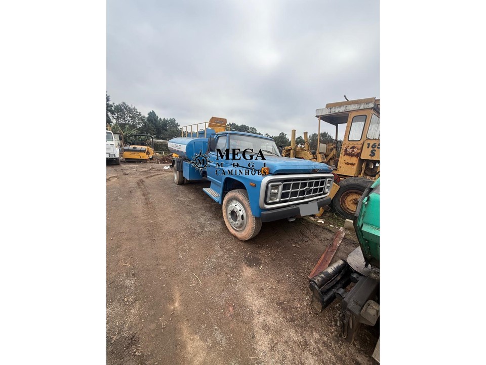 Ford F700 - 80/80 2