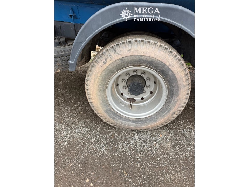 Ford F700 - 80/80 7