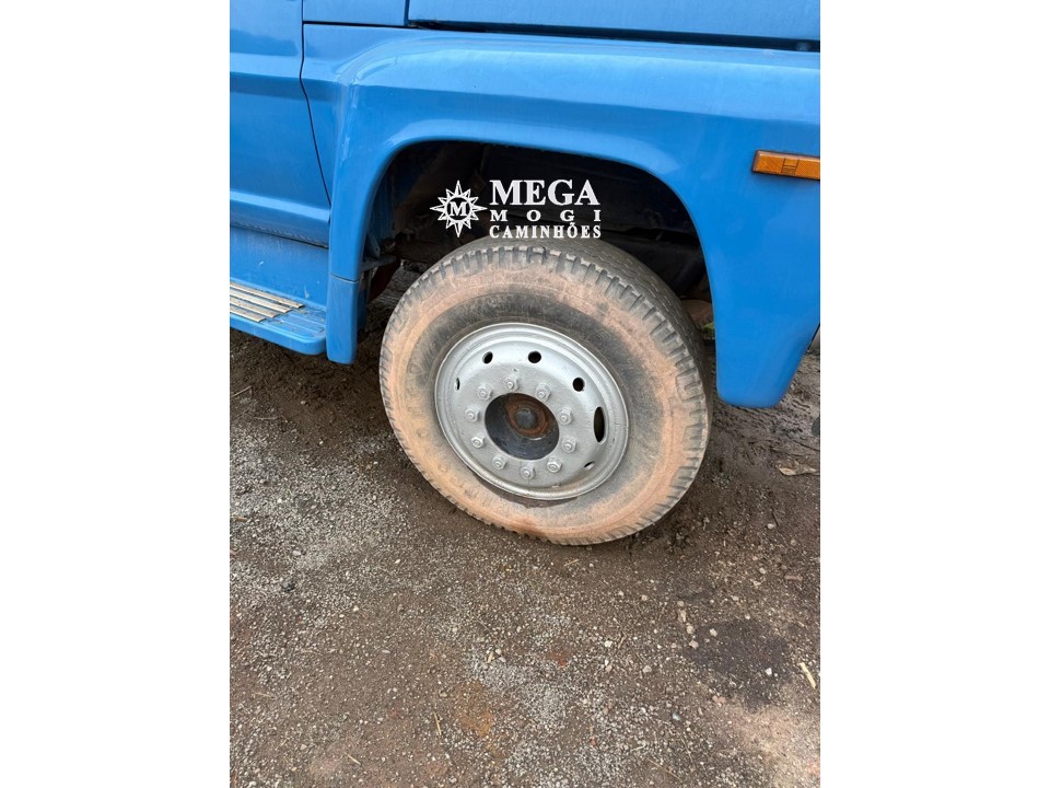 Ford F700 - 80/80 12