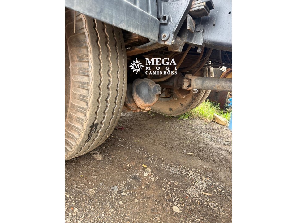 Ford F700 - 80/80 14