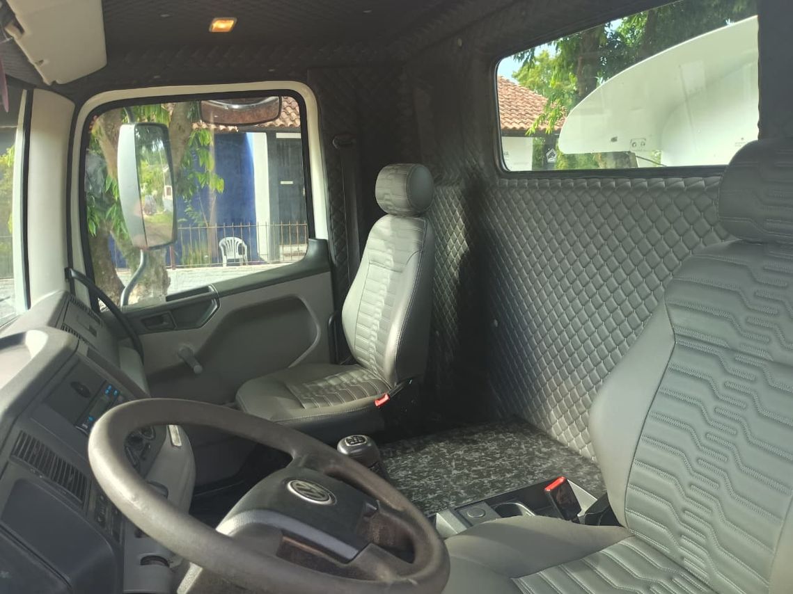 Volkswagen 26-260 E Constel. 6x4 - 20/10 5