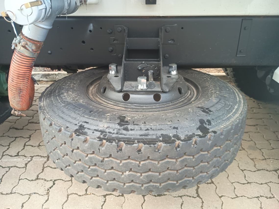 Volkswagen 26-260 E Constel. 6x4 - 20/10 8