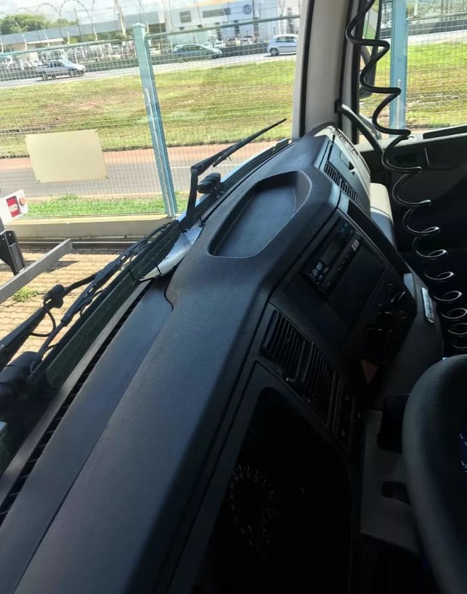 Volkswagen 31-330 E Constellation 6x4 - 14/15 3