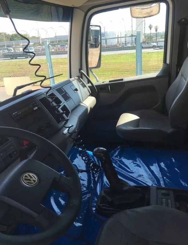 Volkswagen 31-330 E Constellation 6x4 - 14/15 10