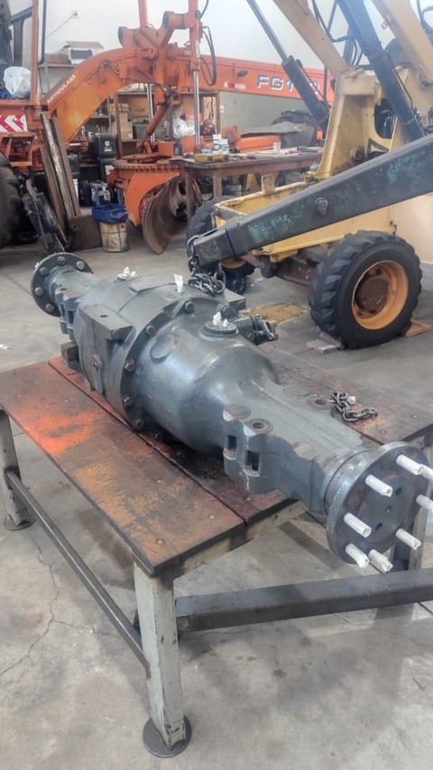New Holland  LB90 - 06/06 5