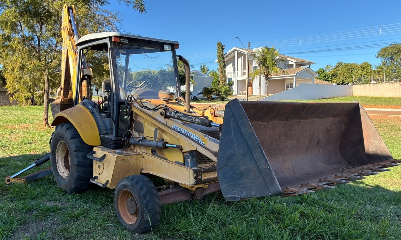 New Holland  LB90 - 06/06 7