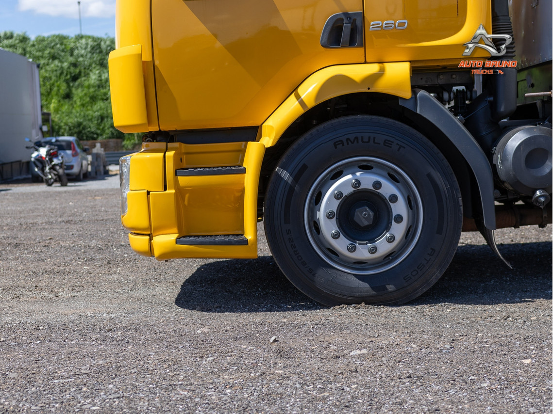 Volvo VM260 - 08/08 20