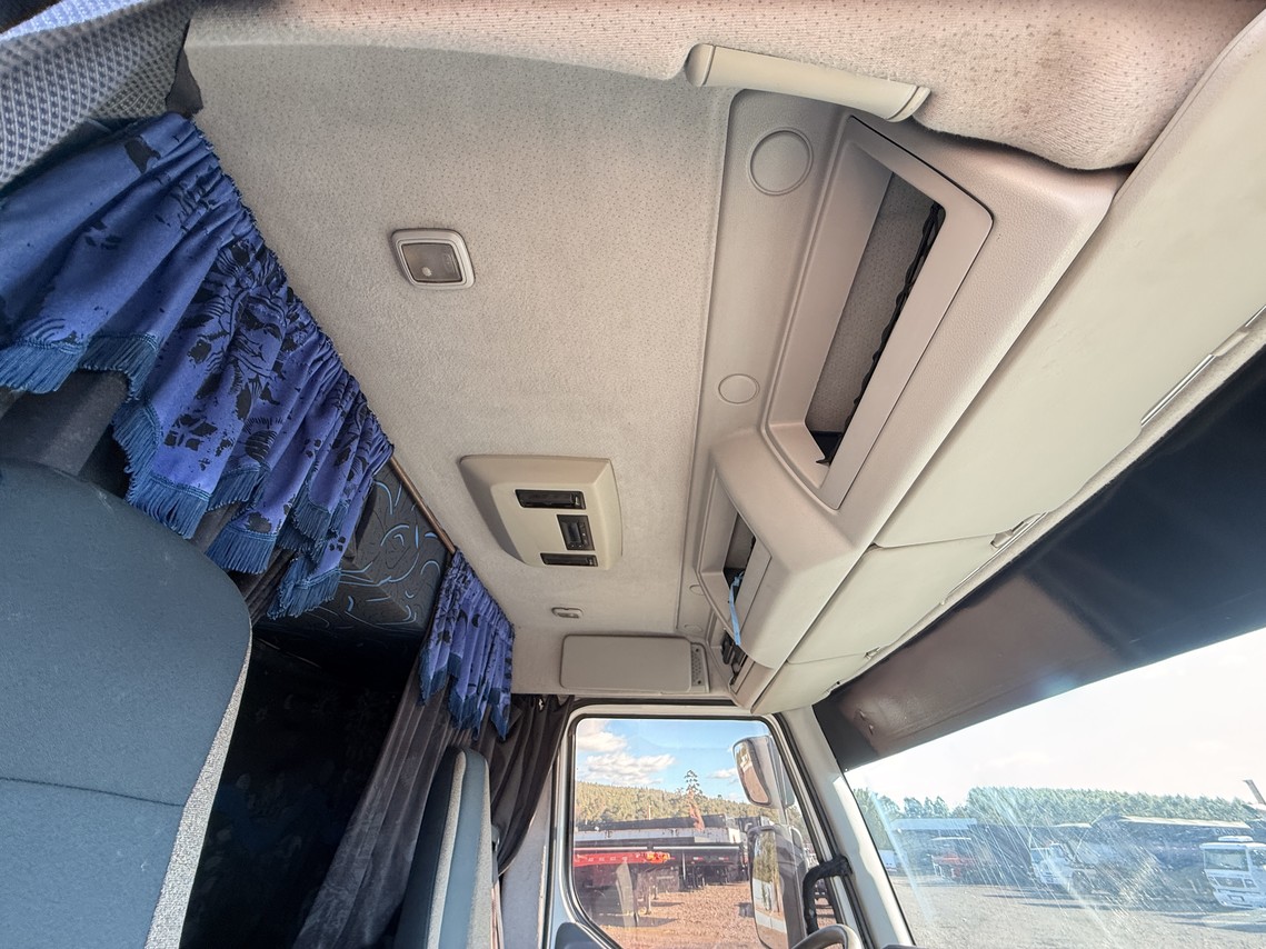 Volvo VM 270 - 17/17 19