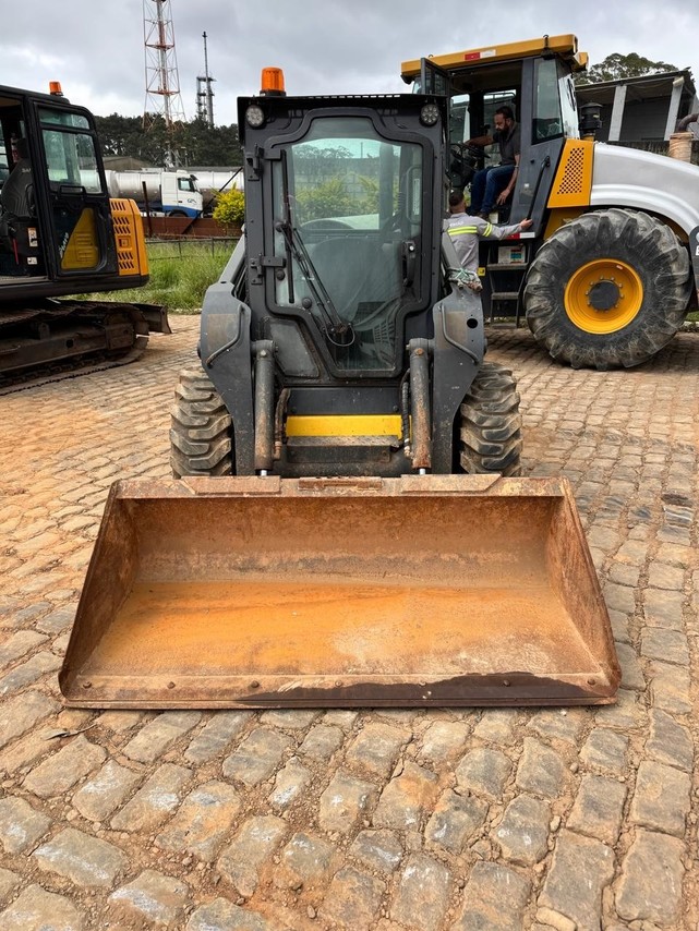 New Holland L218 - 18/18 7