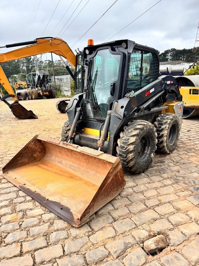 New Holland L218 - 18/18 9