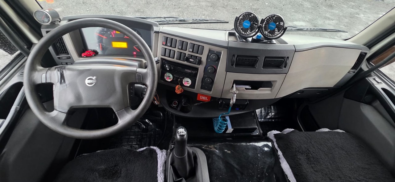 Volvo VM 270 - 12/12 17