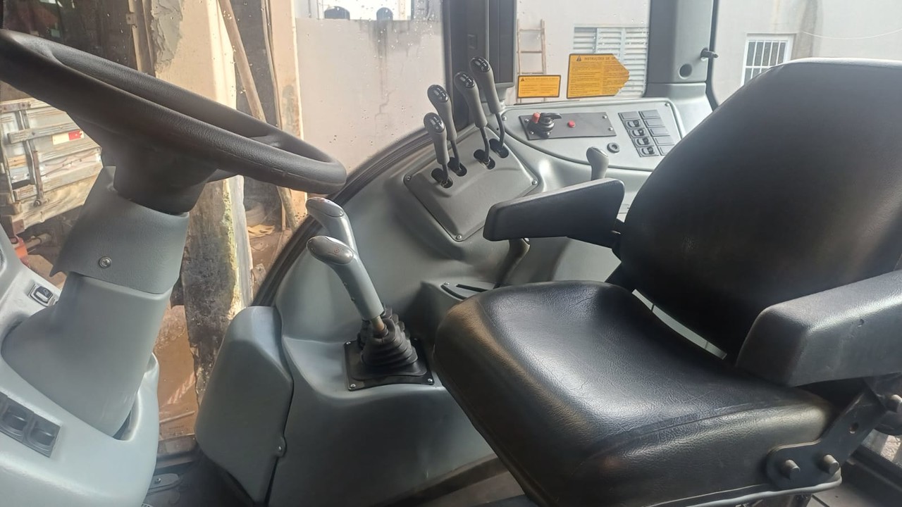 Valtra BH210i - 14/15 9