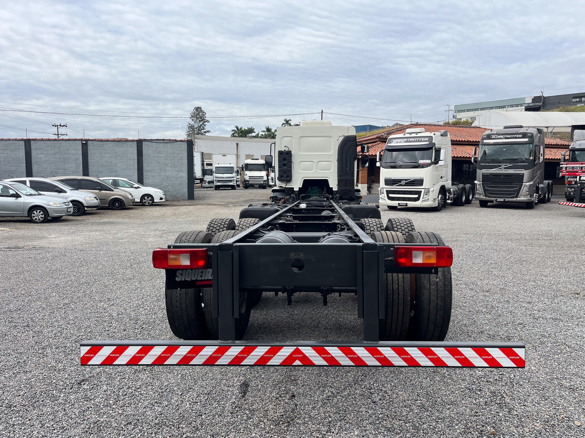 Volvo VM330 - 15/15 5
