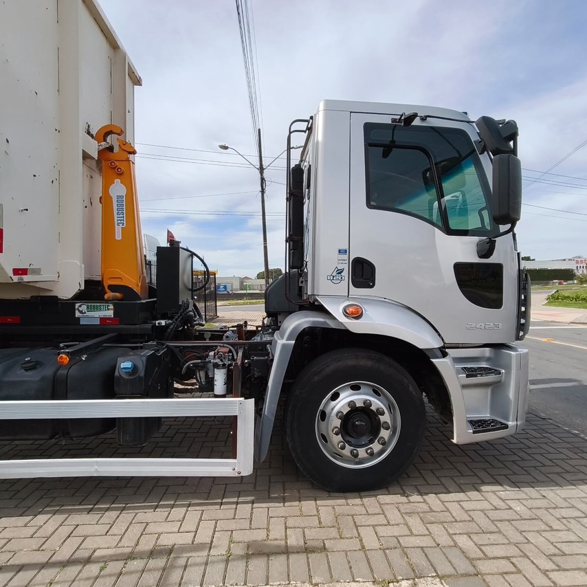 Ford Cargo2423 - 14/15 7