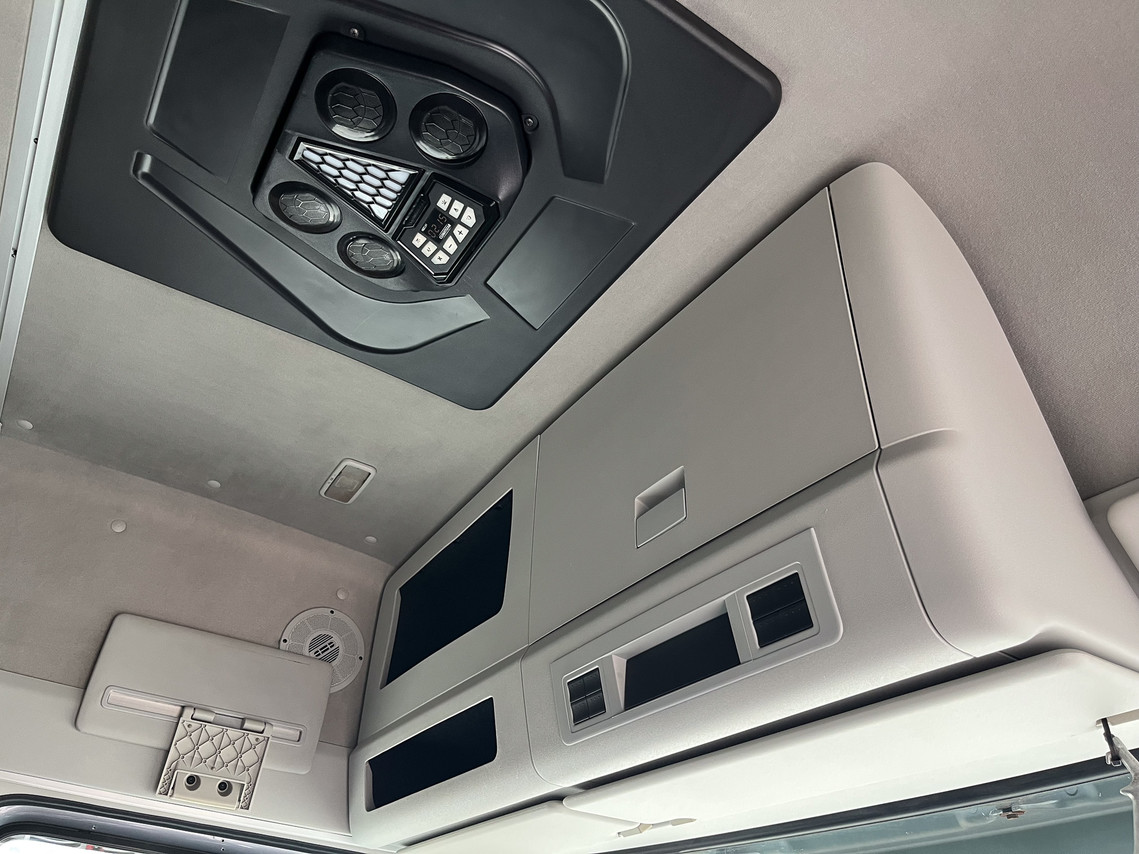 Volkswagen 24 330 - 20/20 11
