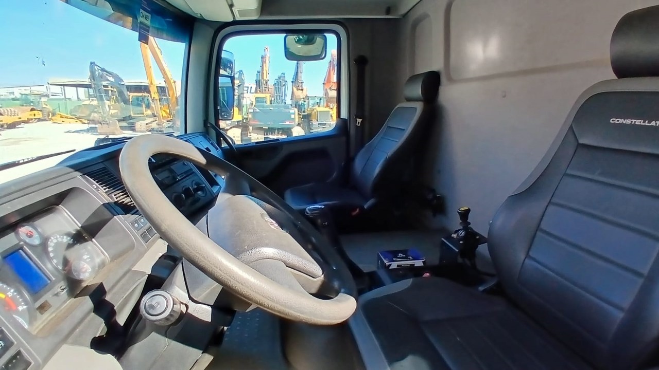 Volkswagen 31-330 E Constellation 6x4 - 22/23 7
