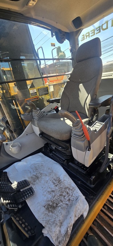 John Deere  200G - 20/20 11