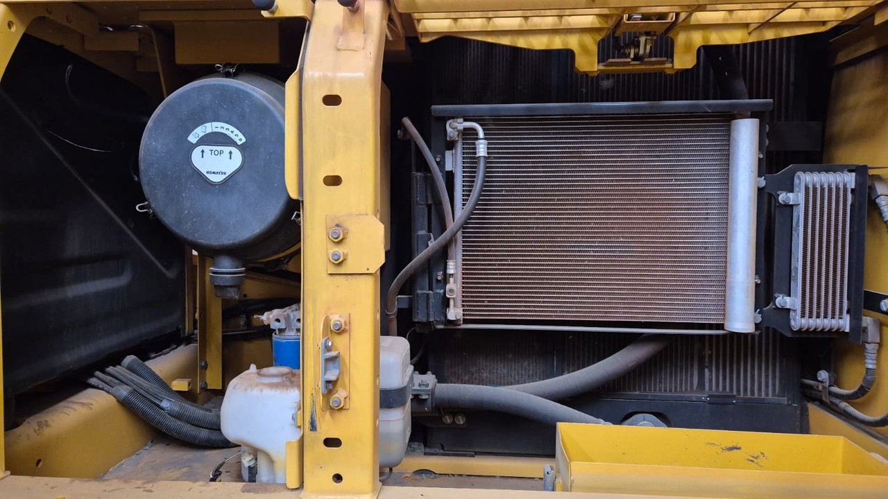 Komatsu PC210 - 23/23 11