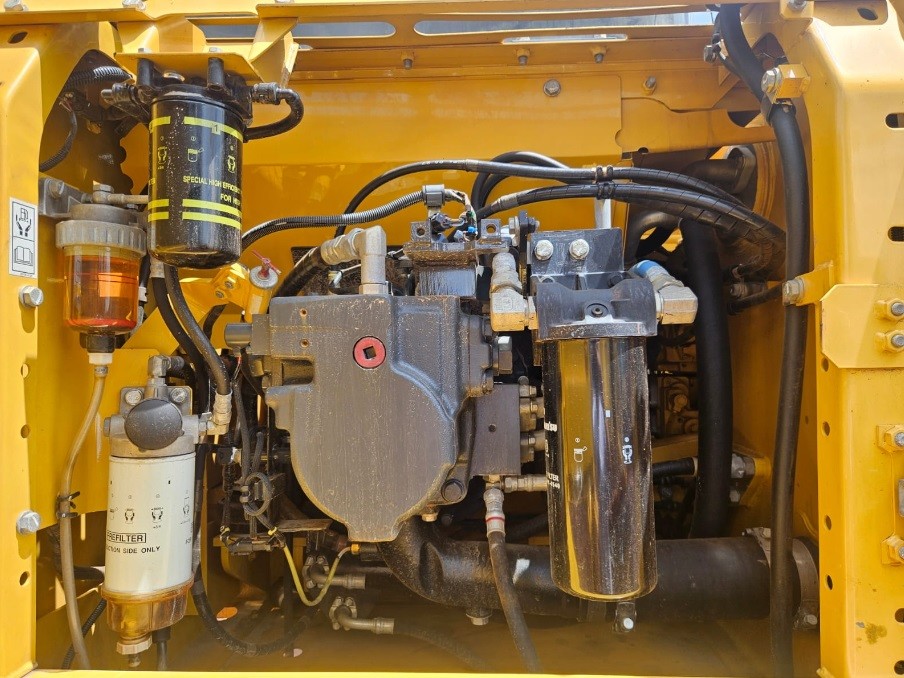 Komatsu PC210 - 23/23 13