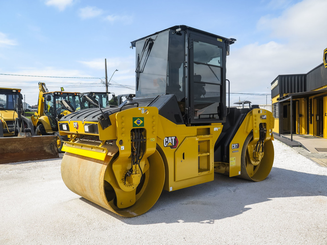Caterpillar CB7 - 21/21 3