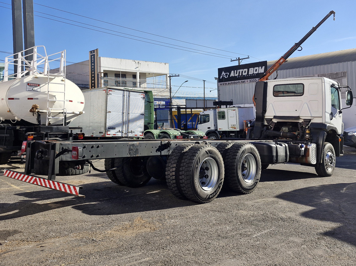 Volkswagen 31-330 E Constellation 6x4 - 13/14 5