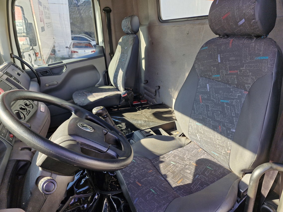 Volkswagen 31-330 E Constellation 6x4 - 13/14 6