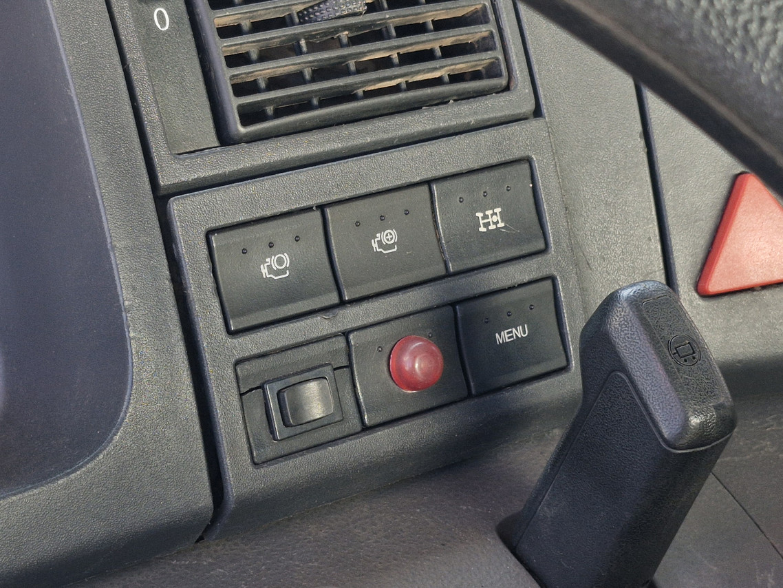 Volkswagen 31-330 E Constellation 6x4 - 13/14 8