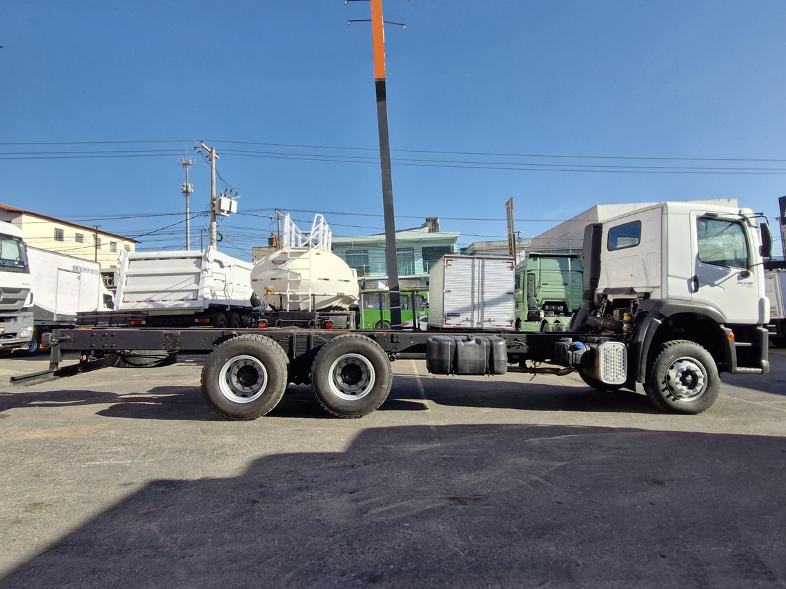 Volkswagen 31-330 E Constellation 6x4 - 13/14 11
