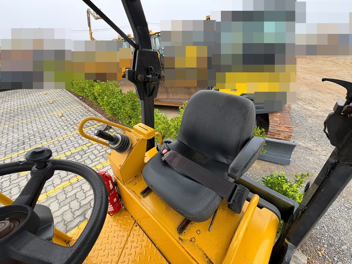Caterpillar CB214 - 06/06 5
