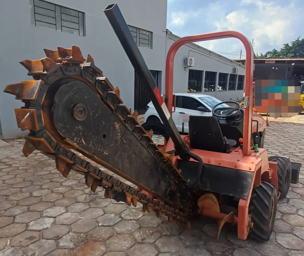 Ditch Witch RT100H - 18/18 7