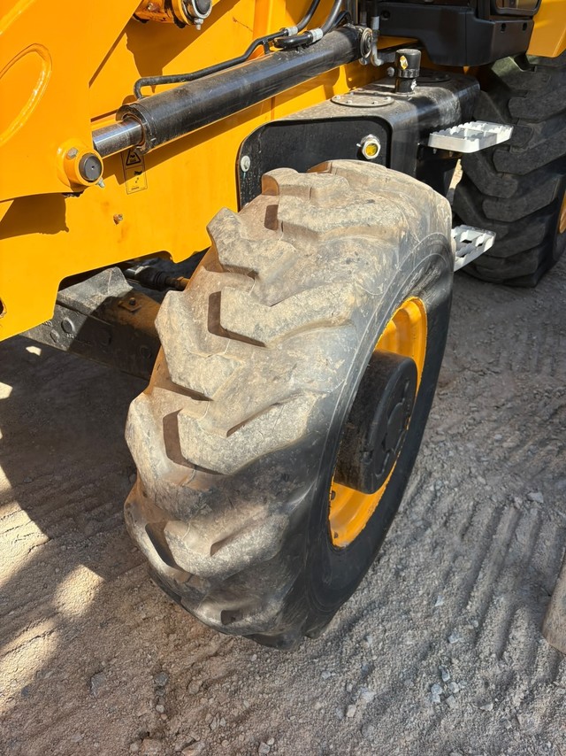 JCB 3CX - 25/25 11
