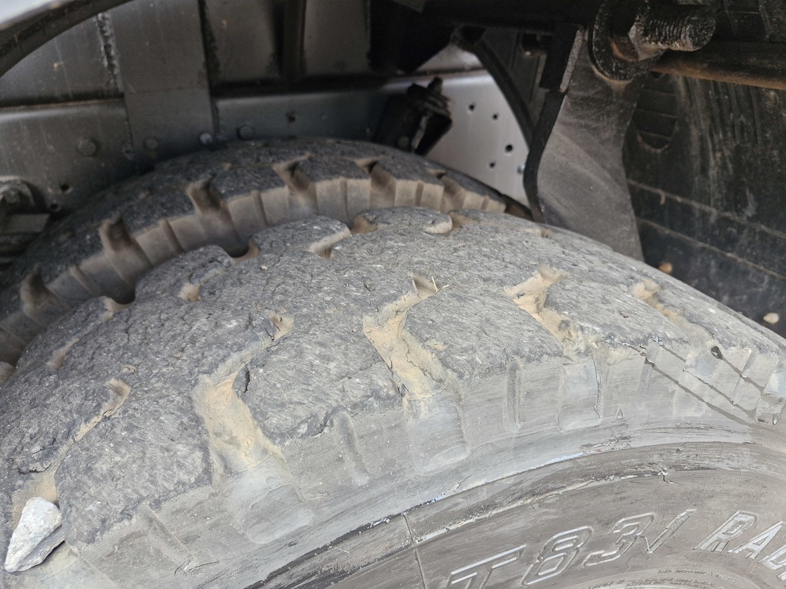 Volkswagen 31-330 E Constellation 6x4 - 13/14 8