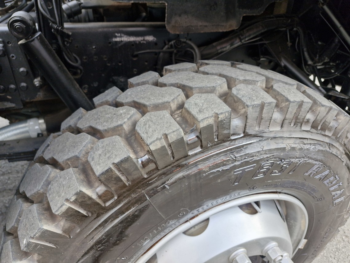 Volkswagen 31-330 E Constellation 6x4 - 13/14 10