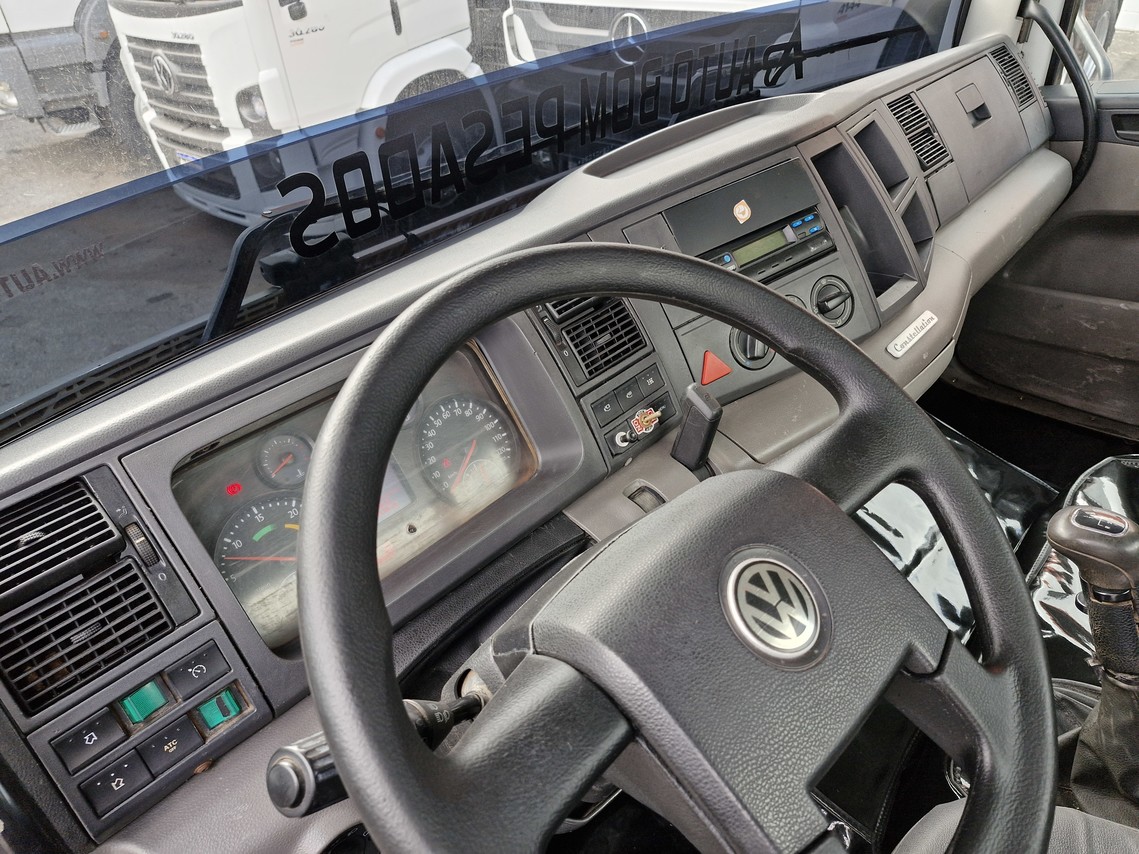 Volkswagen 31-330 E Constellation 6x4 - 13/14 11
