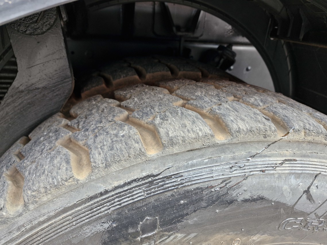 Volkswagen 31-330 E Constellation 6x4 - 13/14 12