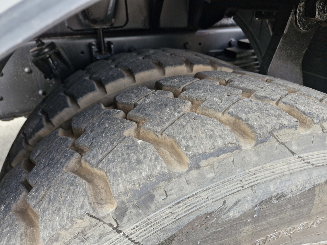 Volkswagen 31-330 E Constellation 6x4 - 13/14 13