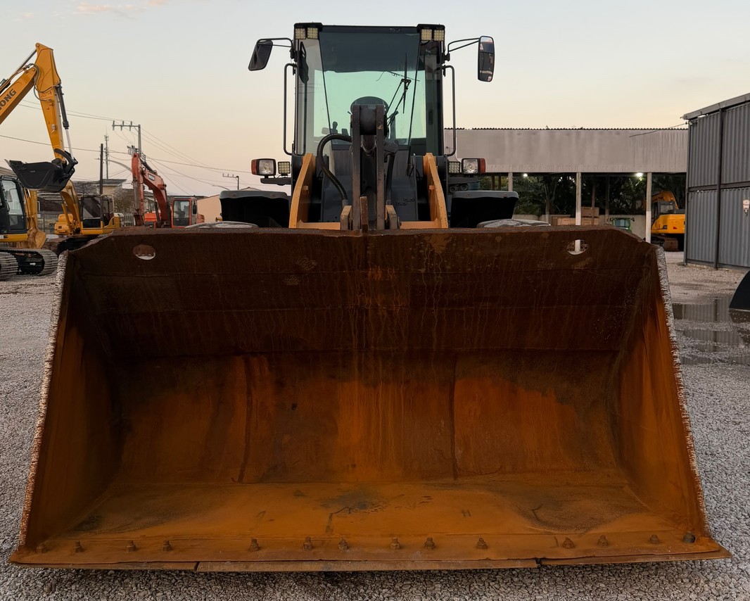Case 821E - 18/18 4
