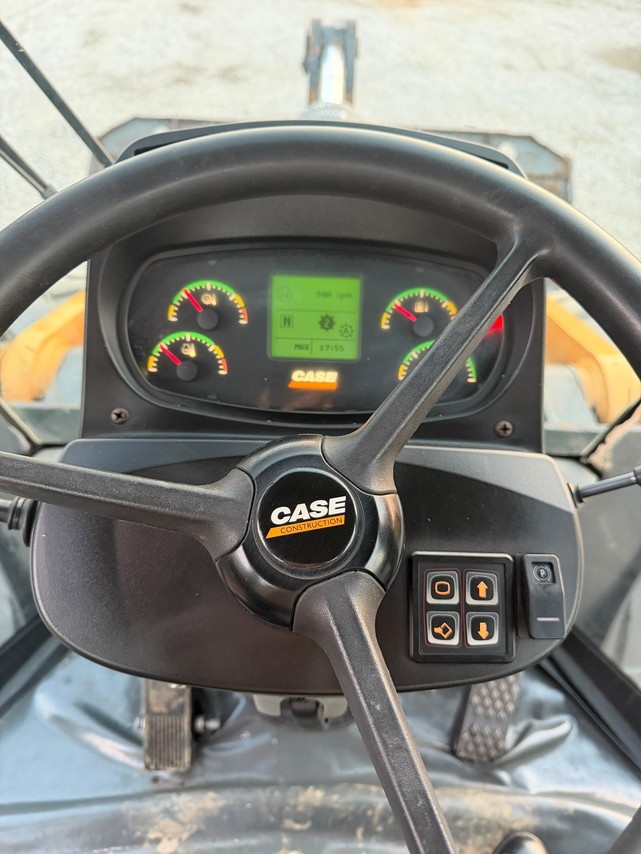 Case 821E - 18/18 8