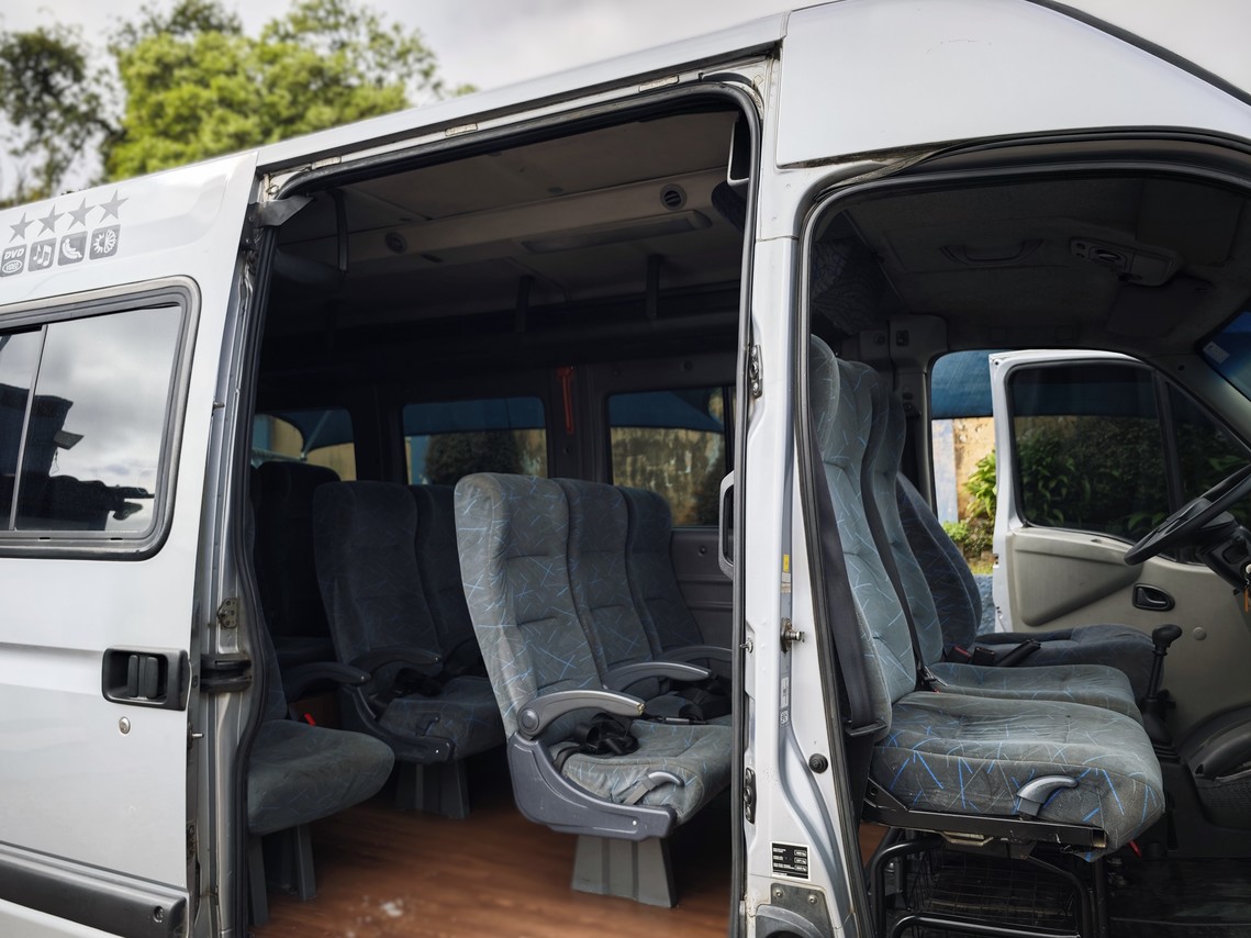 Renault Master Minibus - 08/08 3
