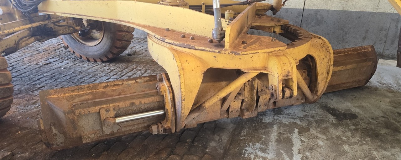 Komatsu GD655-5 - 20/20 8