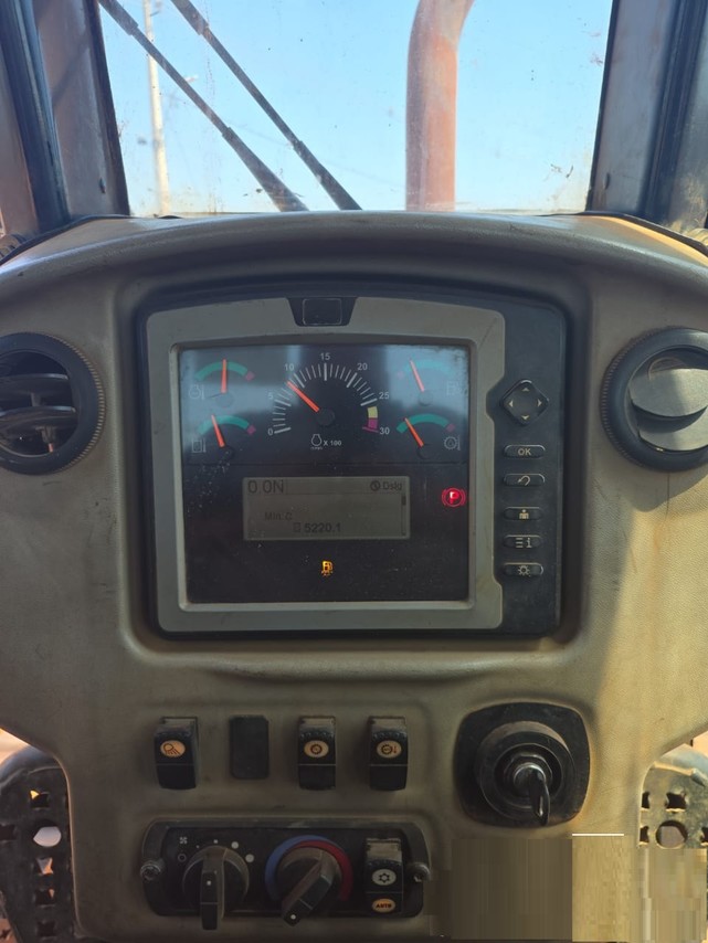 Caterpillar D6NXL - 11/11 4