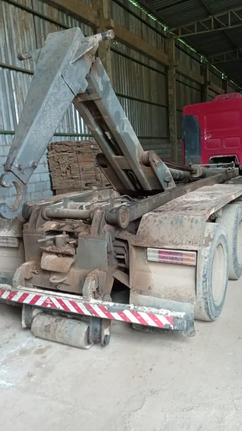 Volvo VM260 - 08/09 3