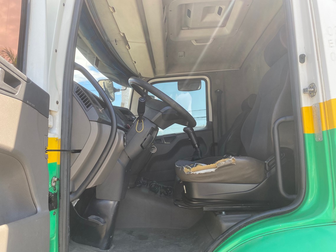 Volkswagen 24-280 E Constellation 6x2 - 17/18 9