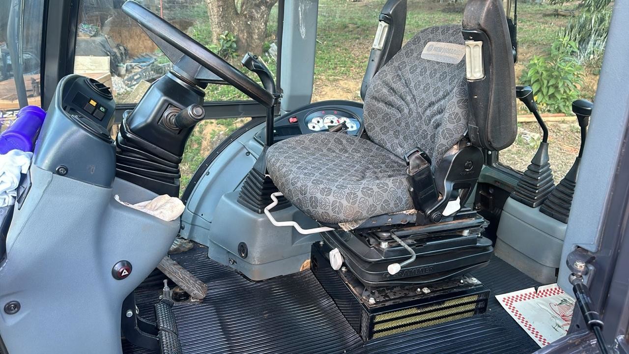 New Holland B95B - 20/20 8
