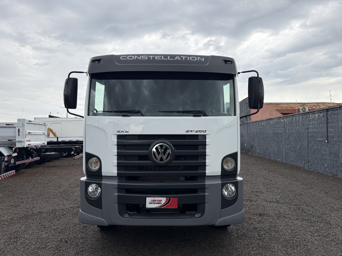 Volkswagen 24-250 E Constellation 3-Eixos - 10/10 2