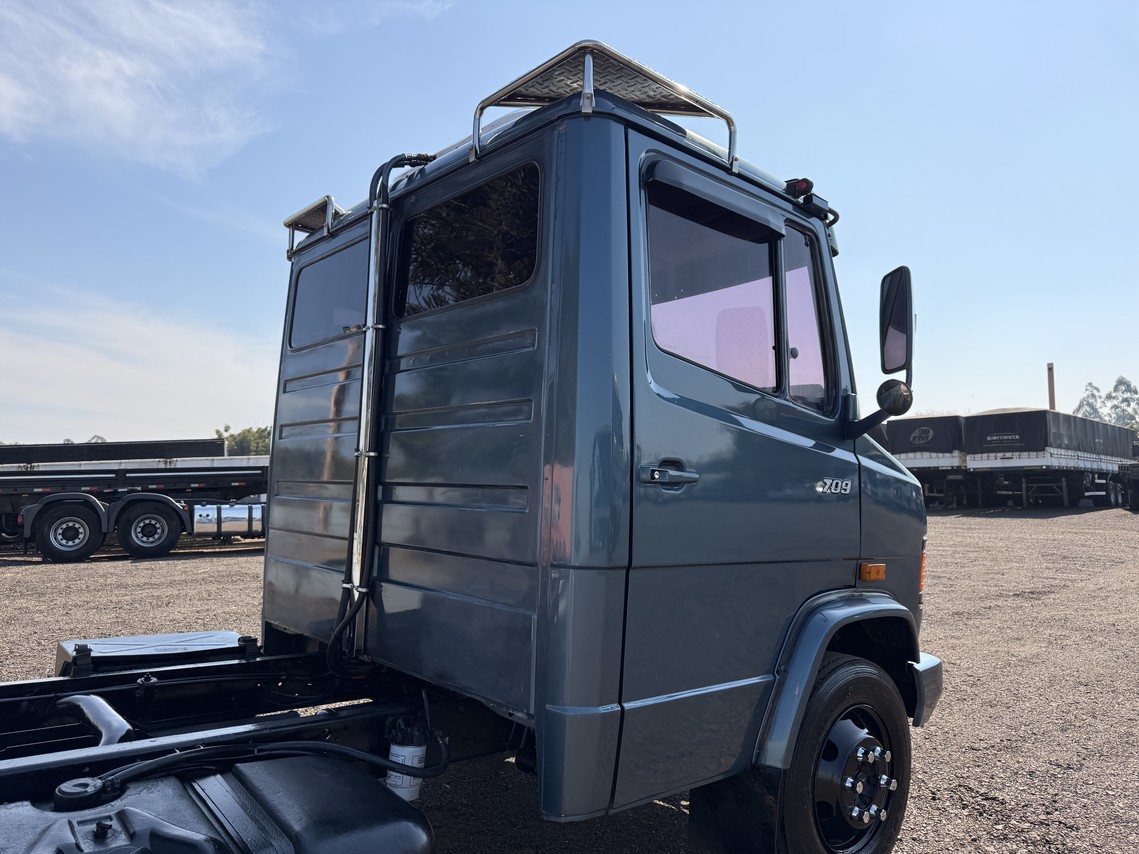 Mercedes Benz MB 709 - 90/91 8
